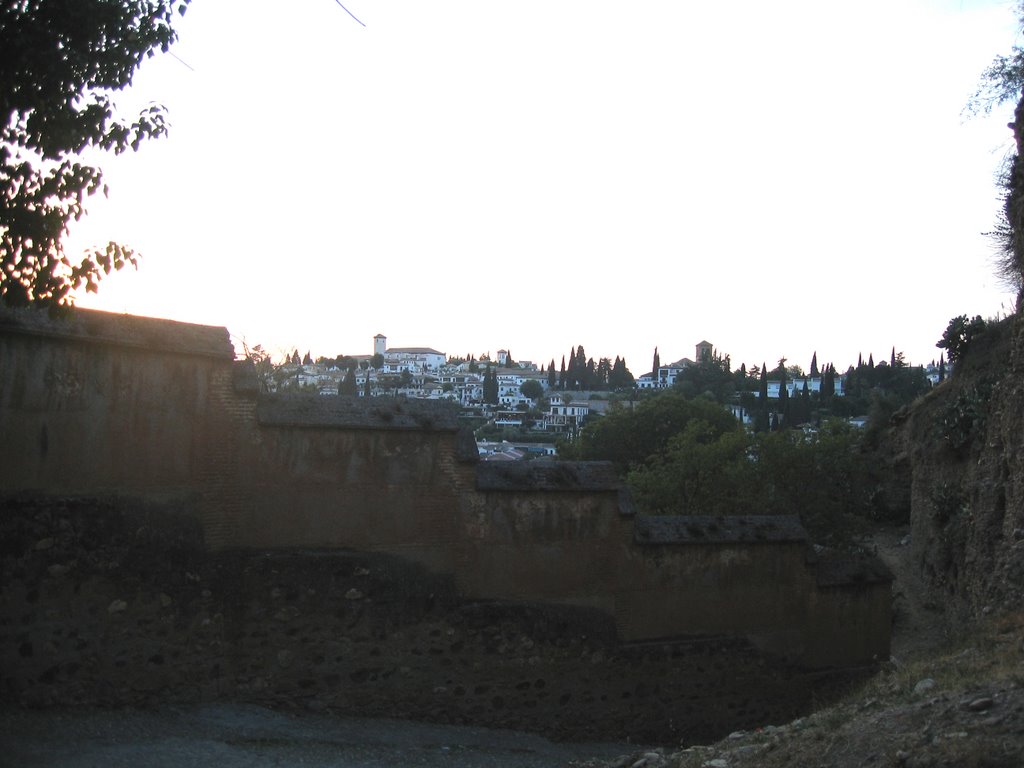 Debajo de la Alhambra-Albaicin by Quino Cascorro