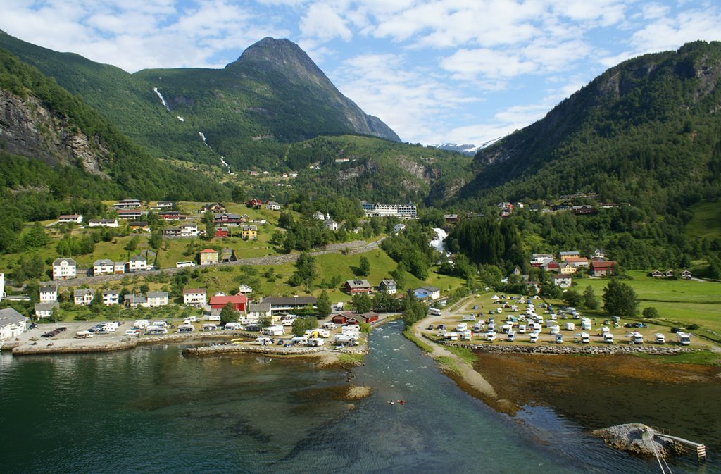 Una vista de Geiranger by elkadulma