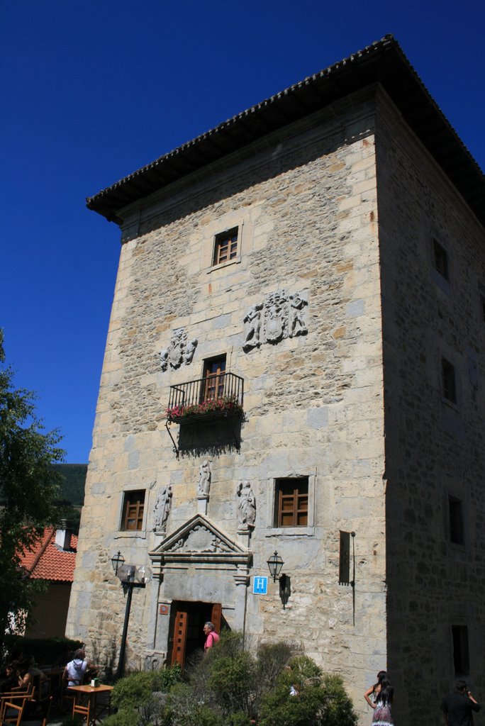 Torre de arceniega. by Adriana González Zum…