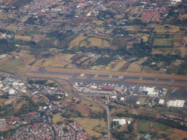 Juan Santamaría International Airport by edeleis