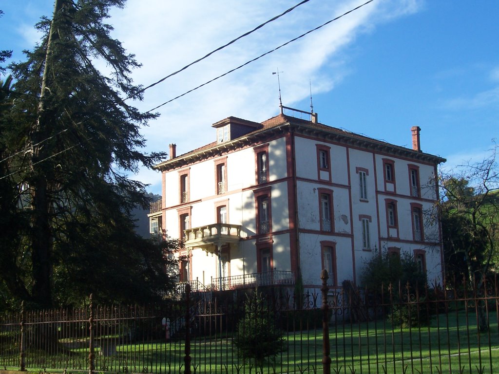 Casa Indiana en La Ferrería. SOTO DEL BARCO. by Fernando Fernandez Justiniano