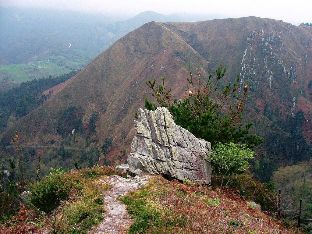 Peña Tu, Puertas de Vidiago, LLanes, Asturias by Antonio Alba