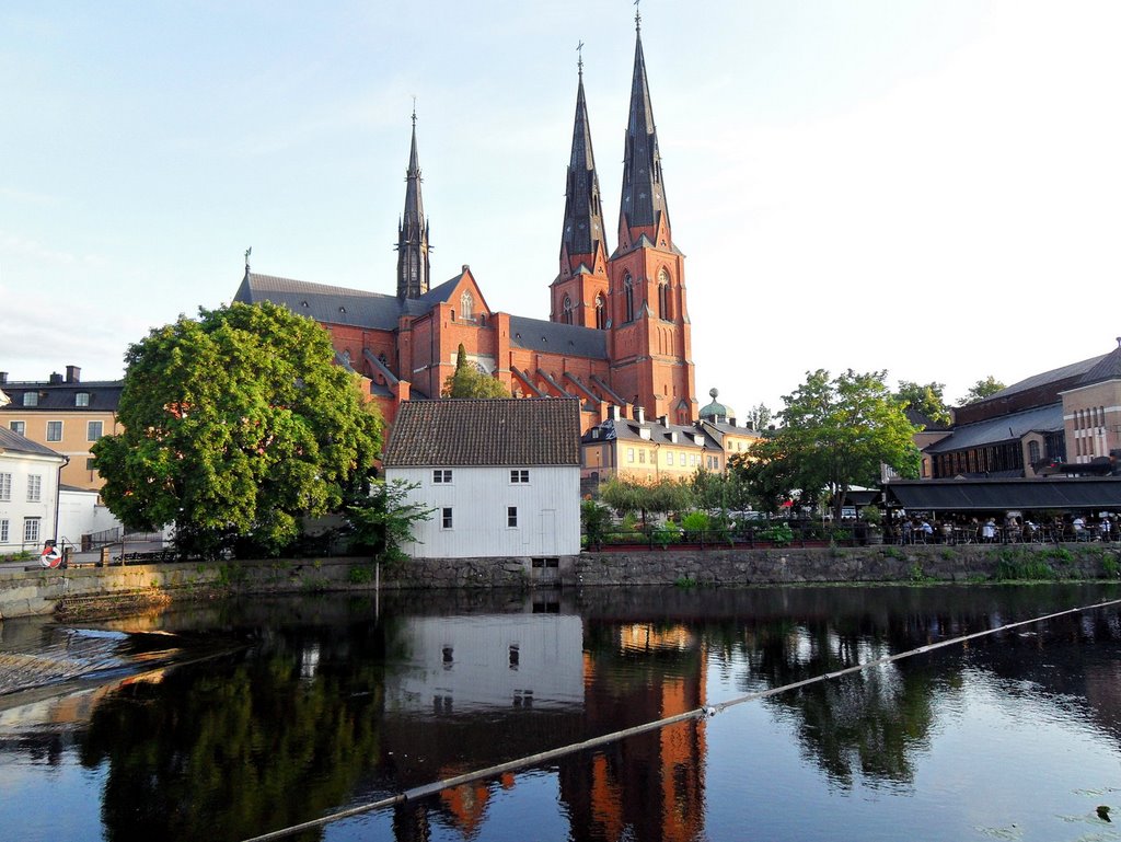 Uppsala Cathedral late afternoon, jul/2009 by Cesar Neto