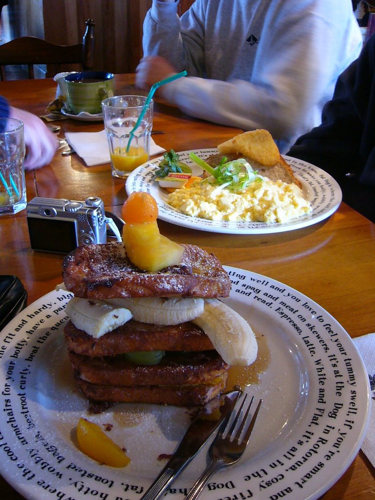 Brekkie at the Fat Dog in Rotorua by darthmiles