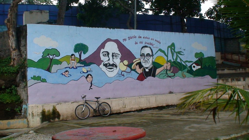 Mural en las picinas de Moncagua dedicado a la lucha del pueblo Salvadoreno by Boris Martinez