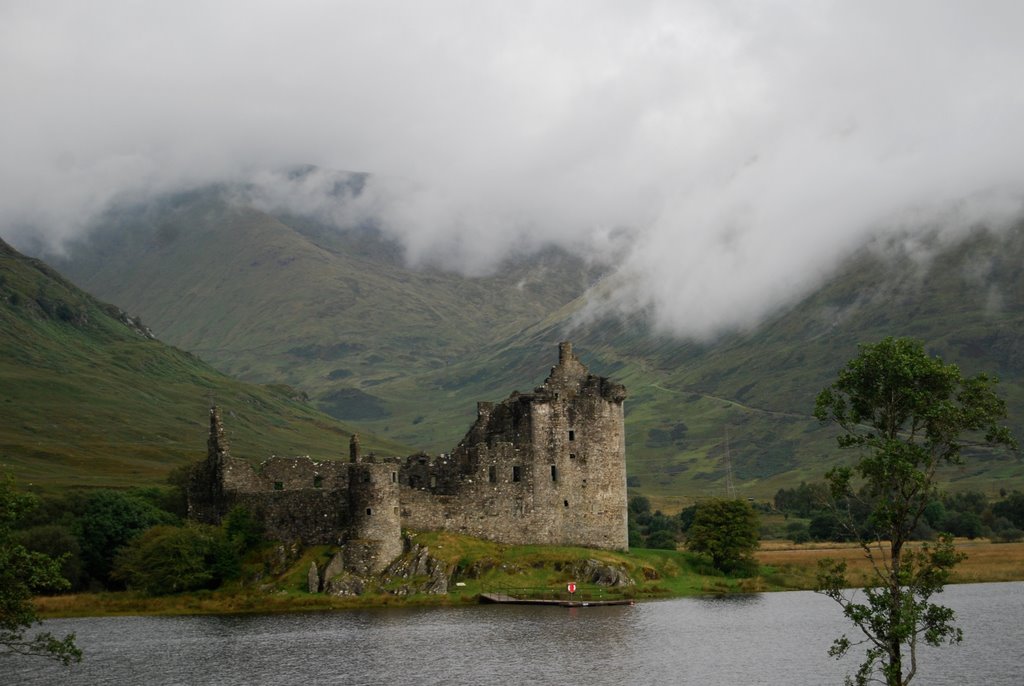 Kilchurn castle, Loch Awe_1 by Unda J.