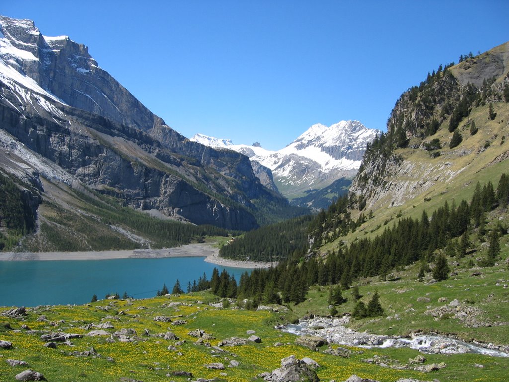 Le lac d'Oeschinensee, un jour de mai 2007. by MIQUEL Jean-Philippe