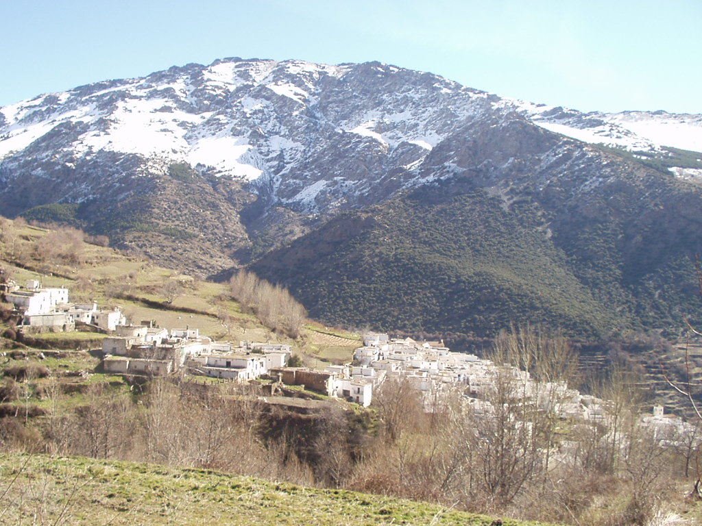 Vista del barrio alto de Trevélez en La Alpujarra by CGVILLAR