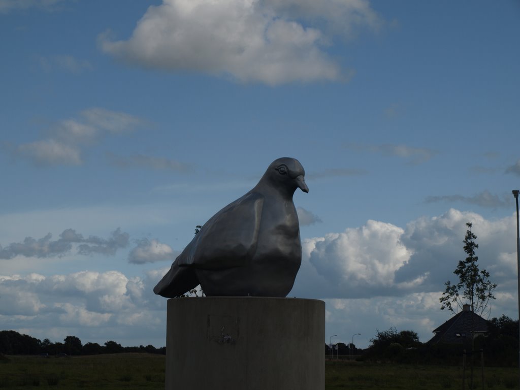 Zilveren Vredesduif by Hans R van der Woude