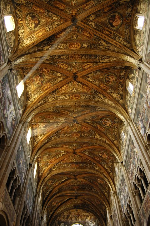 Inside the church (Duomo di Parma) by OnPix.it