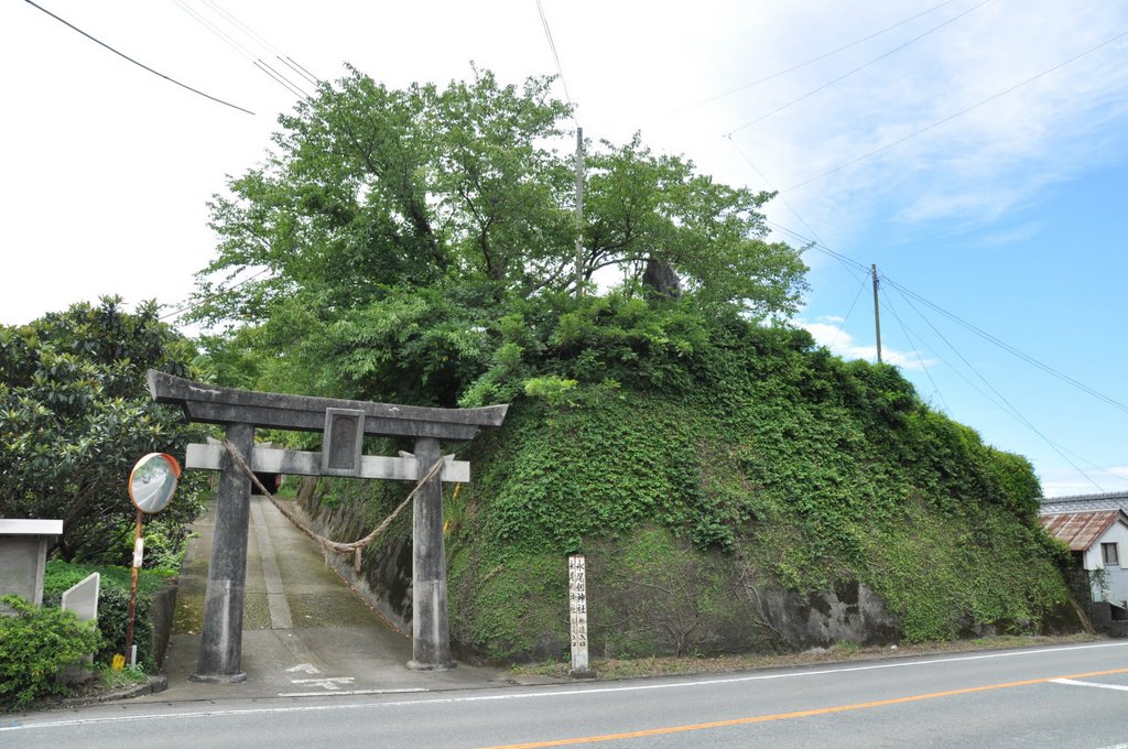 Einoo-Tsurugi-Jinja 永尾剣神社 (2009.08.09) by k.takita