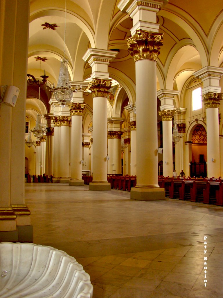 Interior de la Catedral Primada de Bogotá, Plaza de Bolivar, Colombia. by Patricia Santini