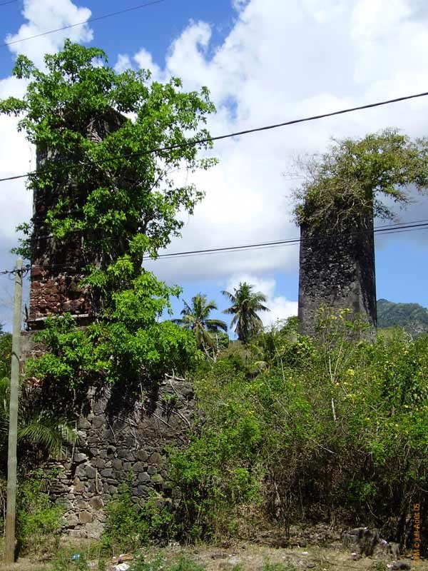 Ruine usine de canne-à-sucre (Hajangua) by zembla976