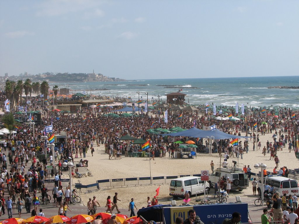 Gay pride in Tel-Aviv 2007 Gordon beach by Adar Openheim