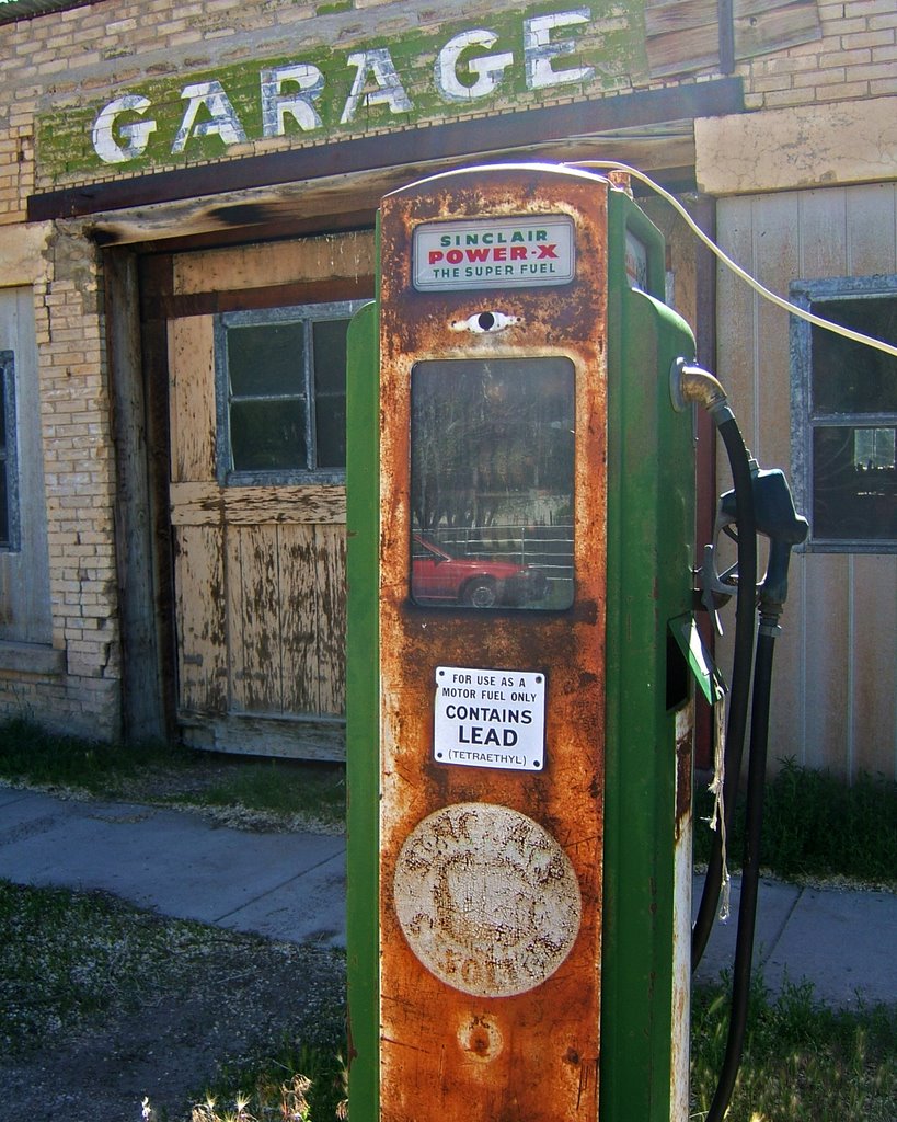 Abandoned Gas Station by oregondave