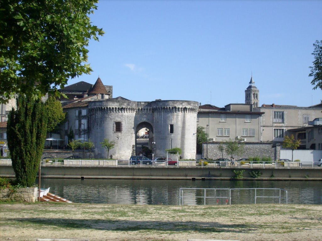 Porte Saint-Jacques à Cognac by FrenchCobber