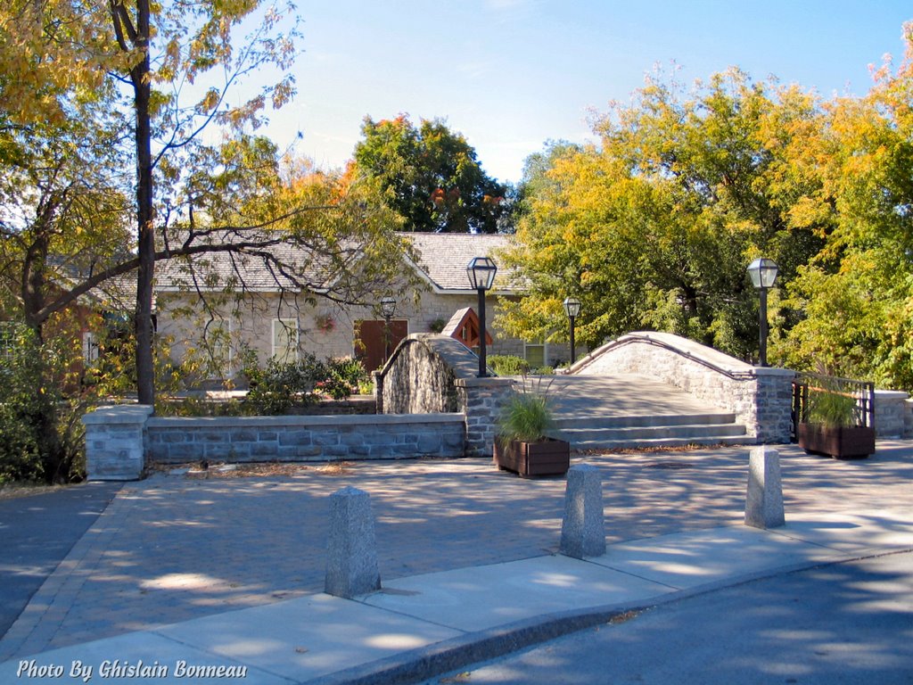 2004-09-28-5-THEATRE DE L'ILE-GATINEAU-P.Q.-(More Photos on My Website at gbphotodidactical.ca) by GHISLAIN BONNEAU