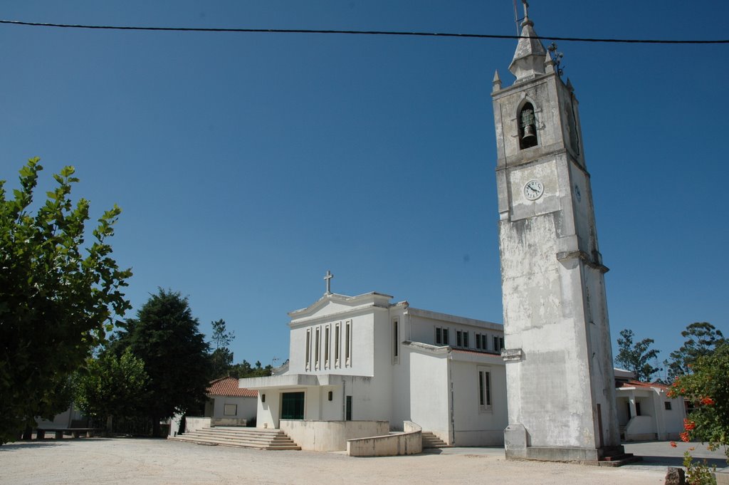 Eglise Casal dos Bernardos by Gabriel Henriques