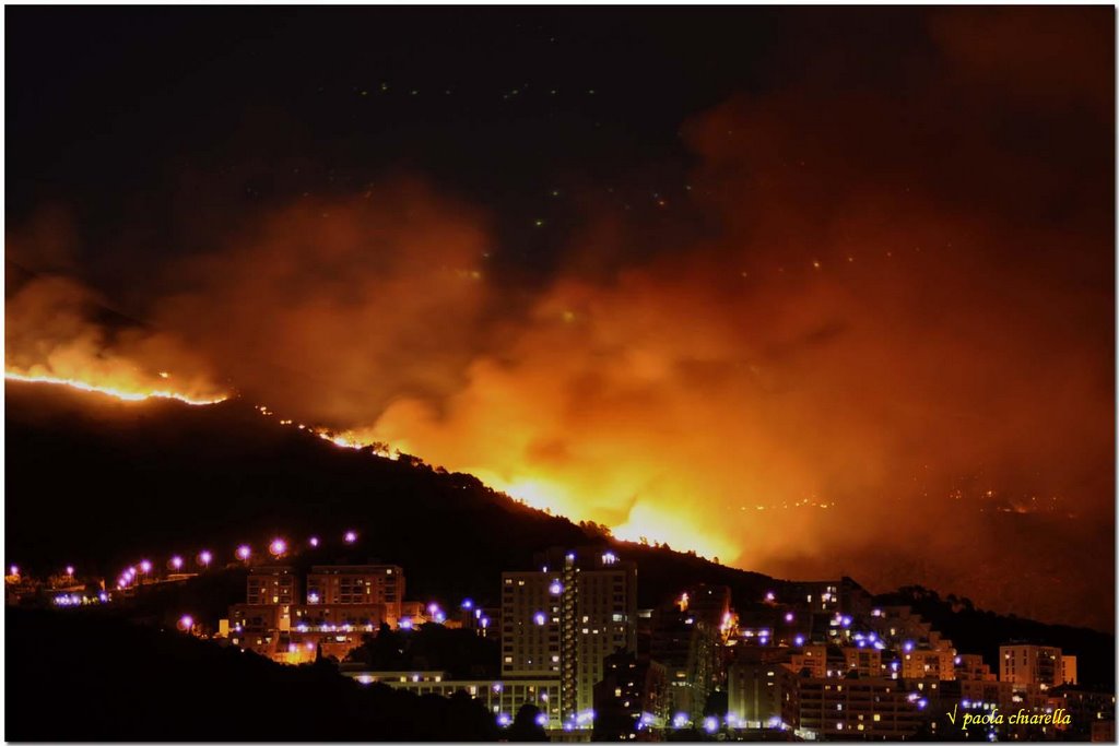 Genova 06 Settembre 2009 ore 20.50 Fuoco sul Monte Fasce by © √ paola chiarella