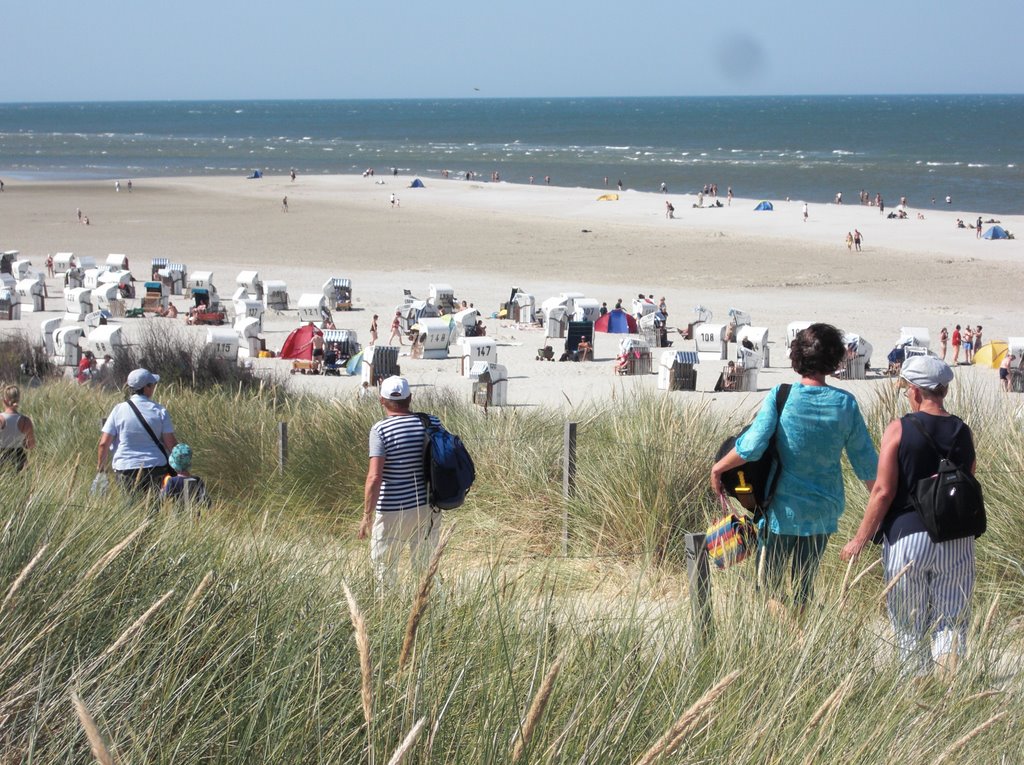 Spiekeroog...über die dünen zum strand by f.h ehrenberger germany