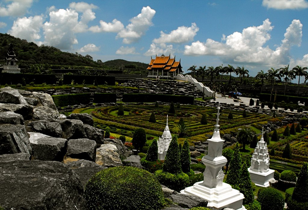 Nong Nooch Park by funkynotstinky