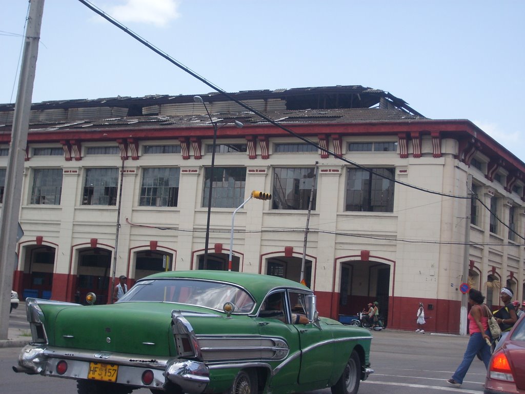 Plaza de Cuatro Caminos. by totico