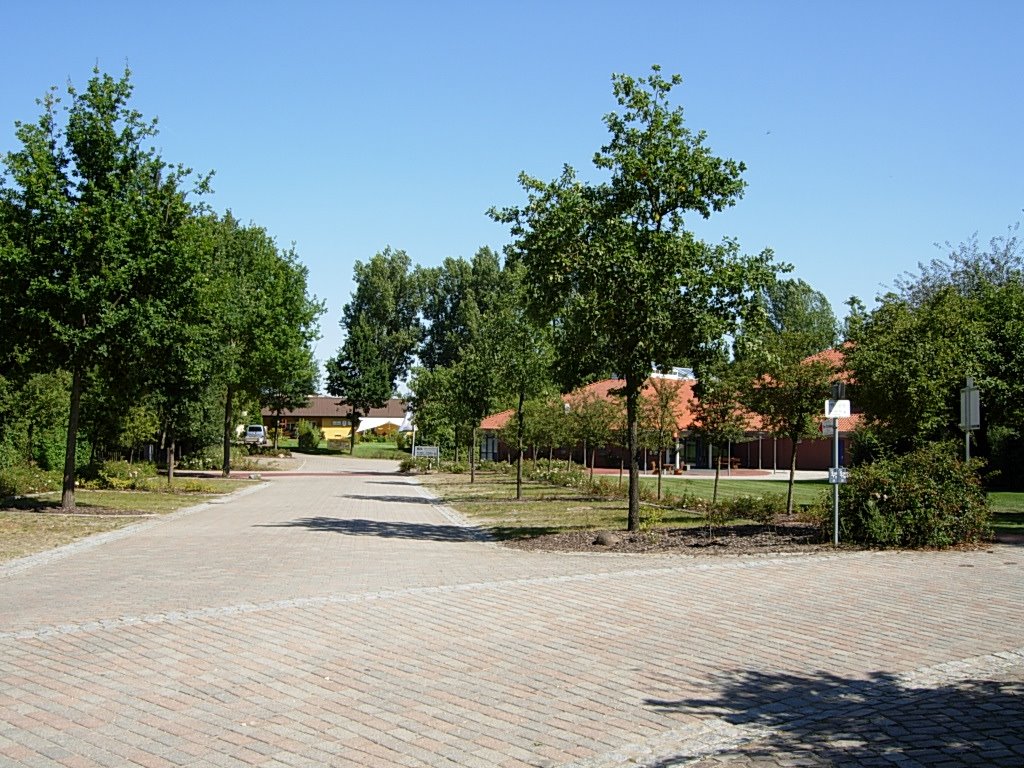 Burgstraße, Mehrzweckhalle und Hotel "Das Deichhaus" in Gorleben by dennis1971