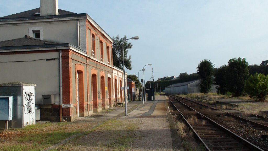 France: Plancoet - La gare coté voie by chatons76