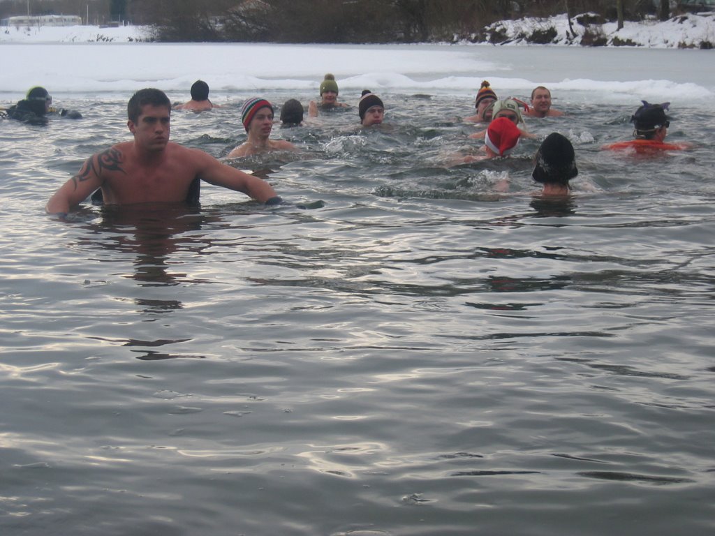 Silvesterschwimmen der Krumbacher Wasserwacht by r.leonardo