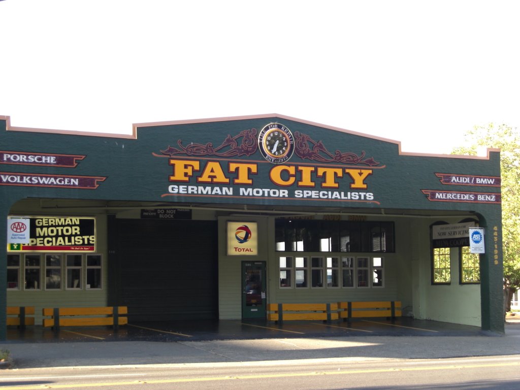 Fat City Motors, Seattle, Washington, USA by Spellweaver