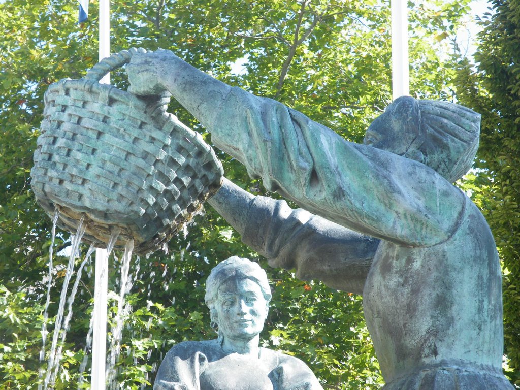 SCULPTURE ET FONTAINE EN BRONZE DE JEAN FREOUR à Cancale by mayaamon