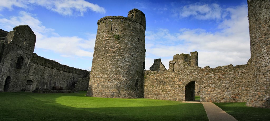 Kidwelly Castle Panorama by fillup