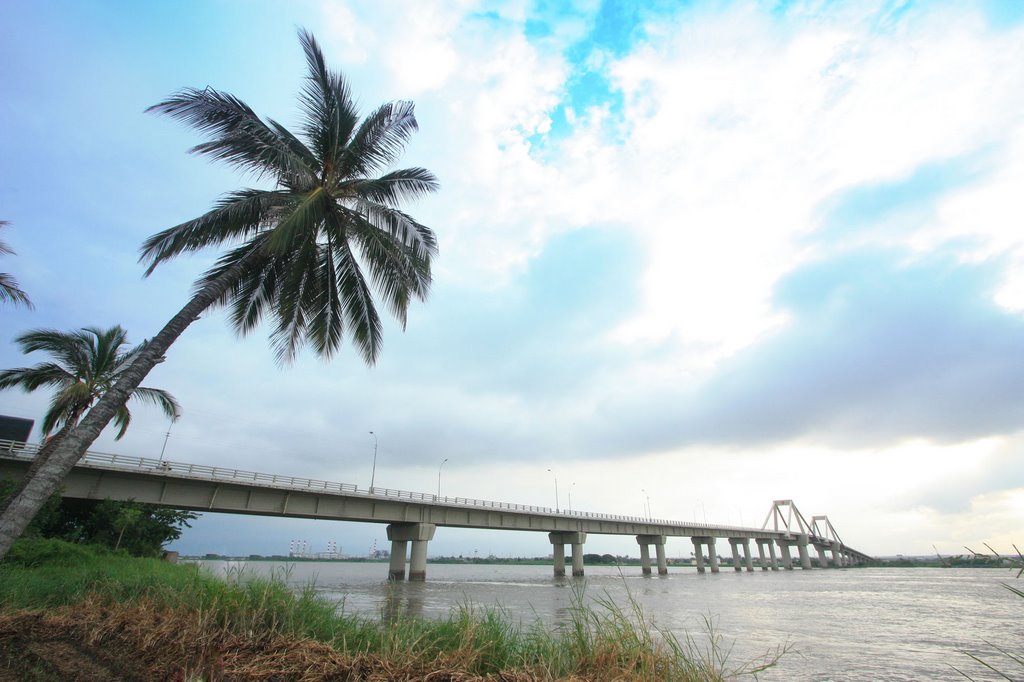 Puente Pumarejo - Vista nor-occidental by Edison Colina