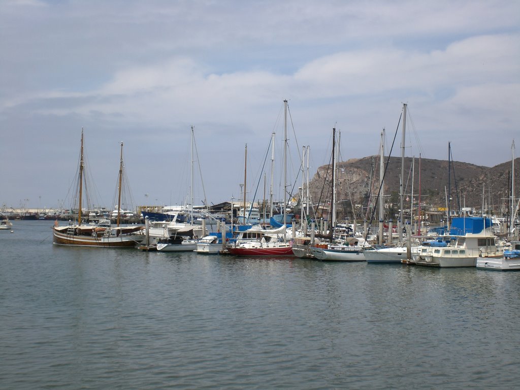 Ensenada Bay by cabraham