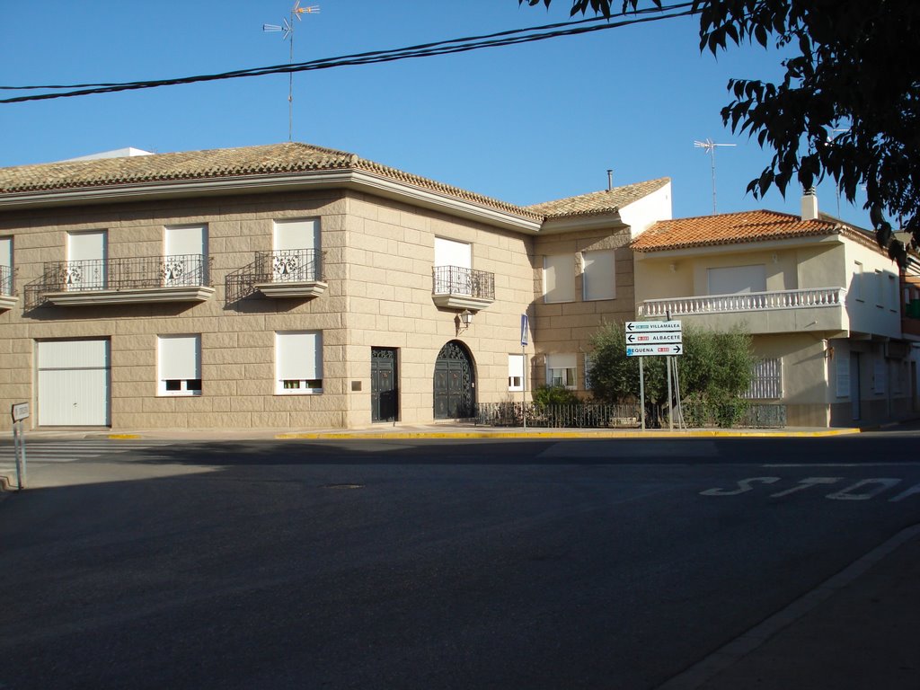 Paseando por casas ibañez. by ROBERT MORANCHO