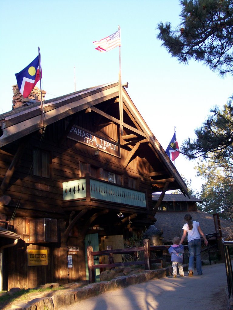 Pahaska Tepee Gift Shop on Lookout Mtn by A. Burrows