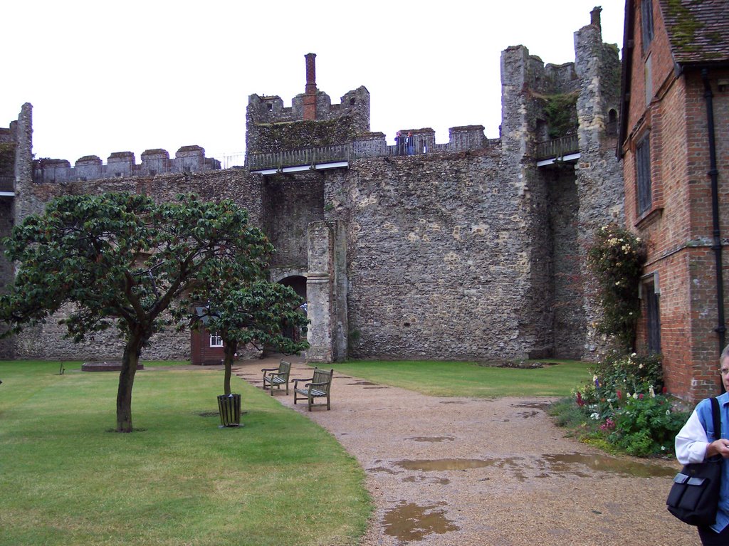 Framlingham Castle by matneym