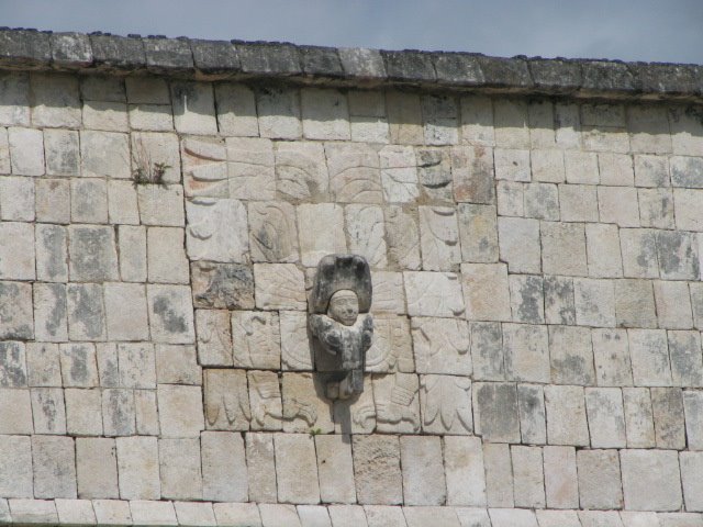 Detalle en muro Chichén itzá by Juan Antonio Torres …