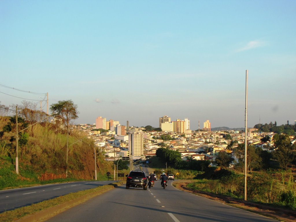 Considerada oficialmente uma estância climática, Bragança Paulista é um município brasileiro do estado de São Paulo localizado a uma altitude de 817 metros. Sua população foi estimada em julho de 2005 em 140.789 habitantes pelo IBGE. by joao batista shimoto