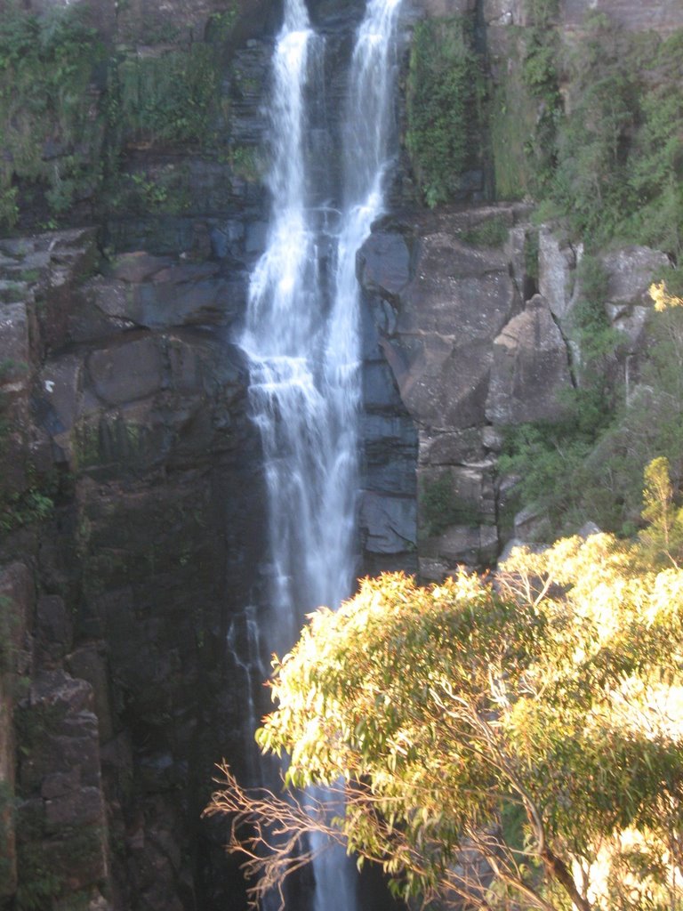 Minnamurra Waterfall by shawaazu