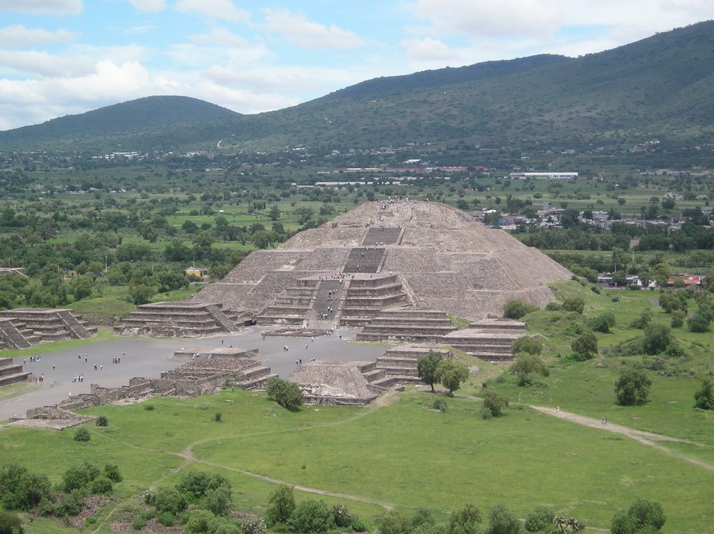 Piramide de la Luna (Pyramid of the Moon), Teotihuacan by talula815