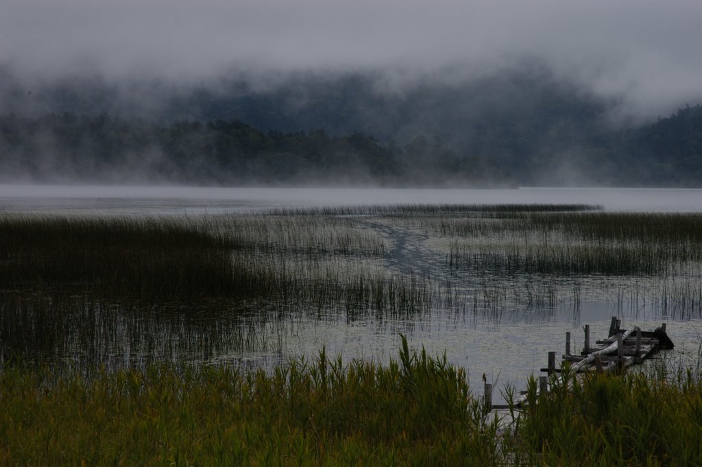 Lake Ozenuma:沼尻休憩所から見る尾瀬沼 by qga02666