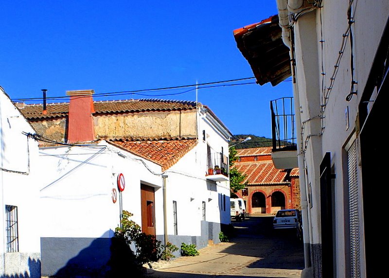 Calle real ( Alía ) by julian villares