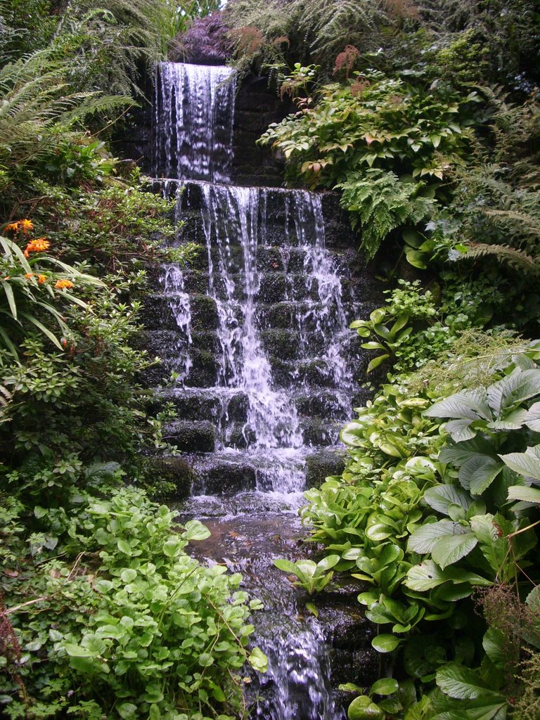 Dorothy Clive Garden - the waterfall by muba