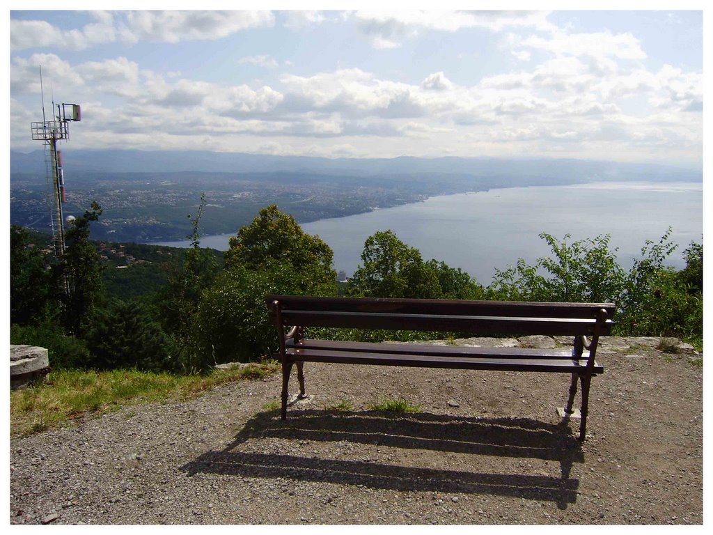 Veprinac - Klupa s pogledom na cijeli Kvarner / Bench with a view on whole Kvarner bay by Marcel Mlinarić - CROATIA