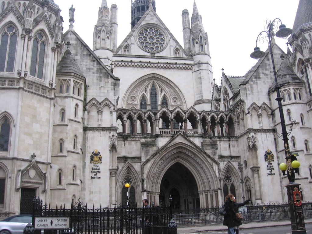 The Royal Courts Of Justice by StameniM