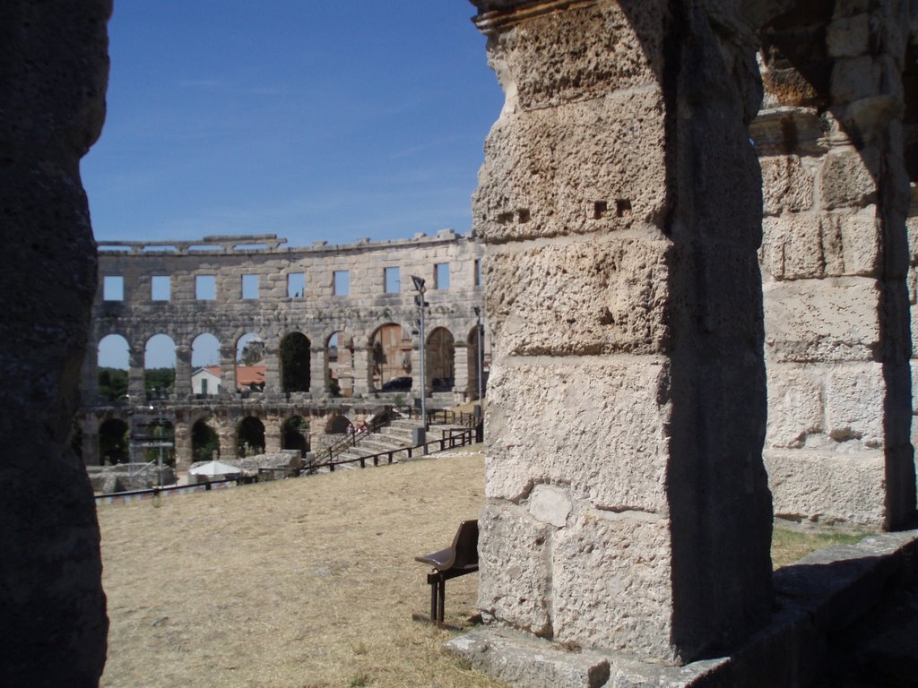 Arena, pula, kroatie by rubenbom