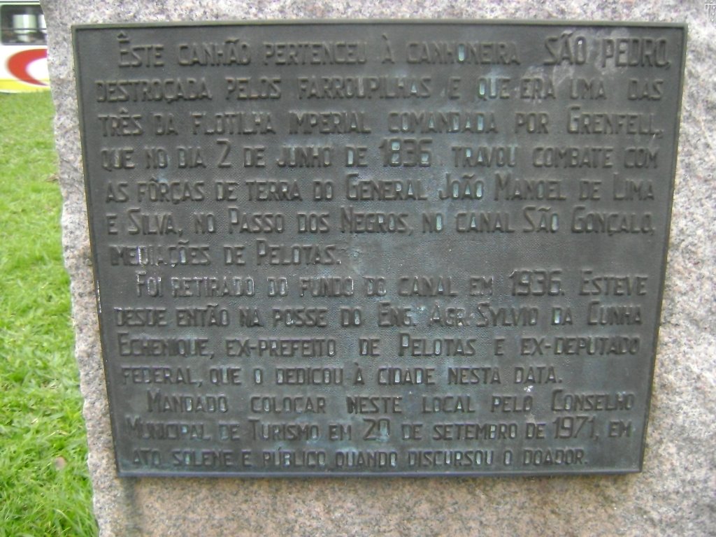 Canhão da canhoneira legalista São Pedro, afundada pelos farroupilhas no Passo dos Negros (Canal São Gonçalo) by Bruno Farias - "Memórias Leonenses"