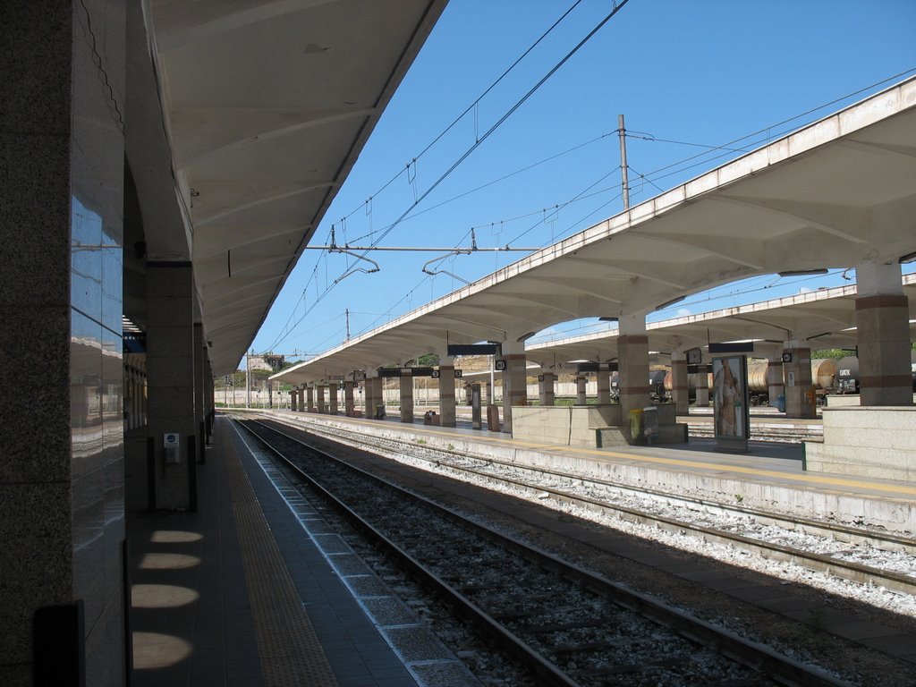 Stazione di Taranto by leoneromano