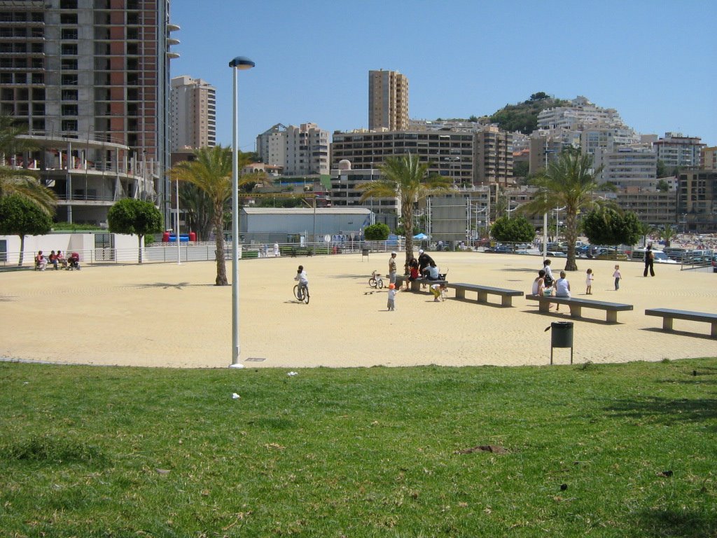 Plaza en vila joisa by Pato-Urbina